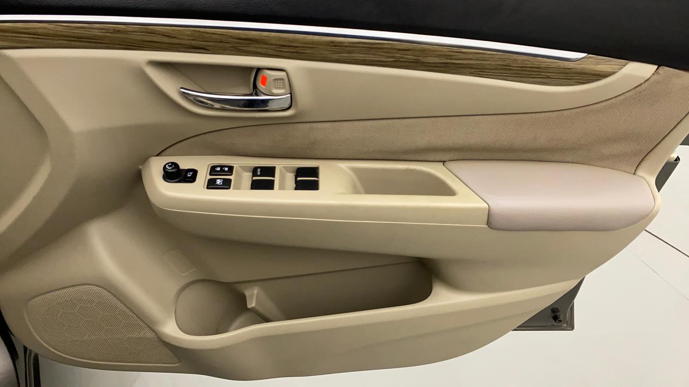 2018 Maruti Ciaz ZETA 1.5 SHVS MT PETROL, Petrol, Manual, 62,709 km, Driver Side Door Panels Control