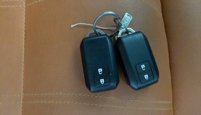 2024 Maruti Grand Vitara DELTA SMART HYBRID, Petrol, Manual, 34,308 km, Key Close Up