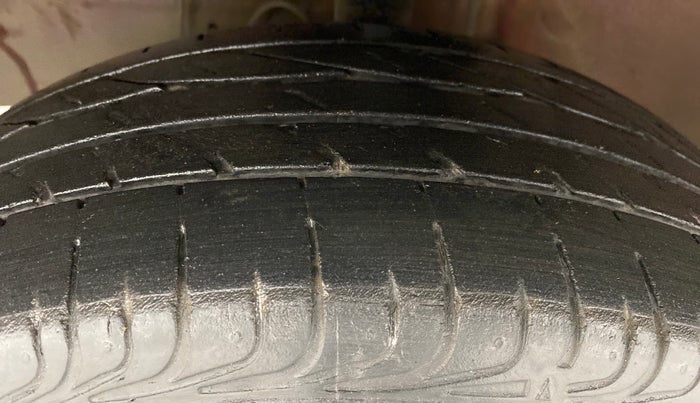 2011 Toyota Etios V, Petrol, Manual, 87,194 km, Left Front Tyre Tread