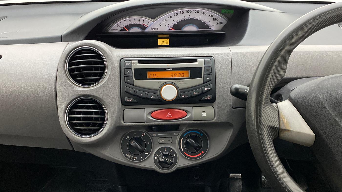 2011 Toyota Etios V, Petrol, Manual, 87,194 km, Air Conditioner