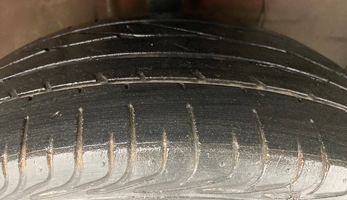 2011 Toyota Etios V, Petrol, Manual, 87,194 km, Right Front Tyre Tread