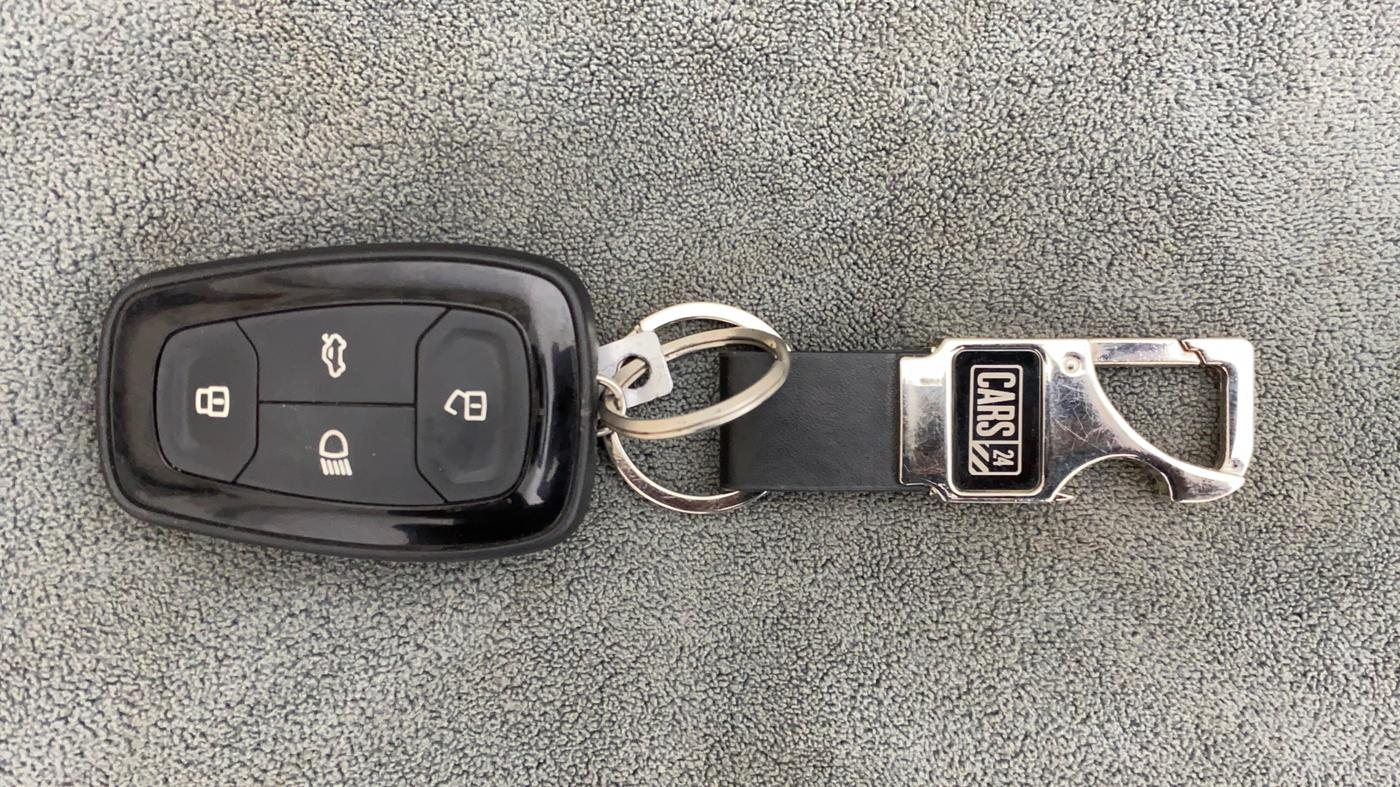 2020 Tata ALTROZ XZ PETROL, Petrol, Manual, 40,234 km, Key Close Up