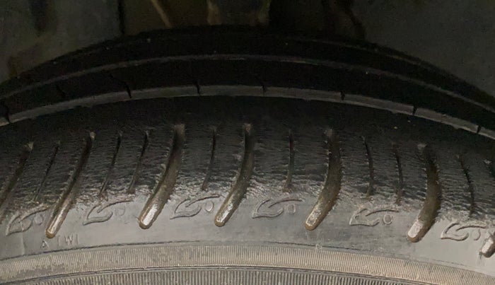 2020 Tata ALTROZ XZ PETROL, Petrol, Manual, 40,234 km, Right Front Tyre Tread