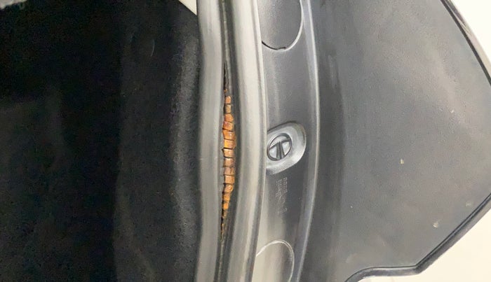 2020 Tata ALTROZ XZ PETROL, Petrol, Manual, 40,234 km, Dicky (Boot door) - Weather strip has minor damage