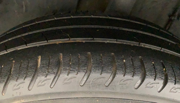 2020 Tata ALTROZ XZ PETROL, Petrol, Manual, 40,234 km, Right Rear Tyre Tread