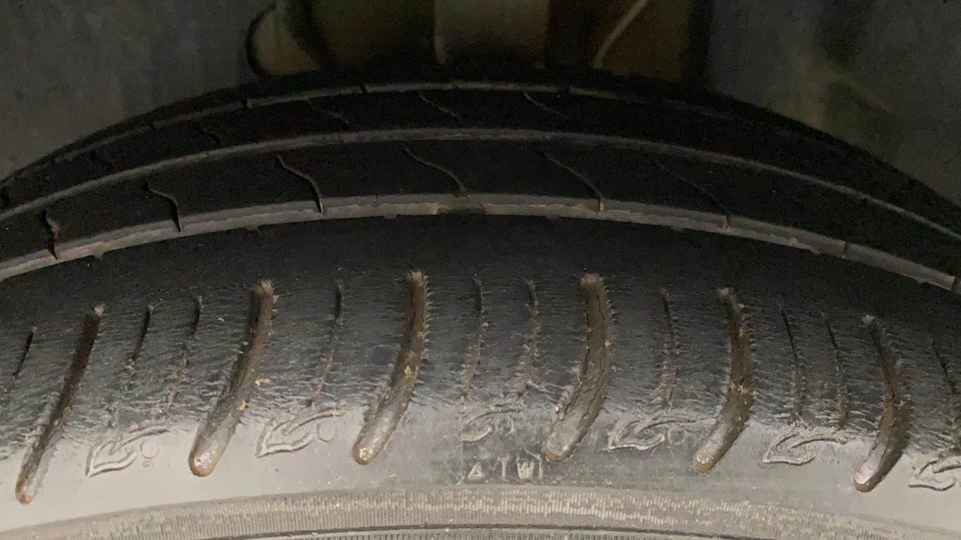 2020 Tata ALTROZ XZ PETROL, Petrol, Manual, 40,234 km, Left Front Tyre Tread