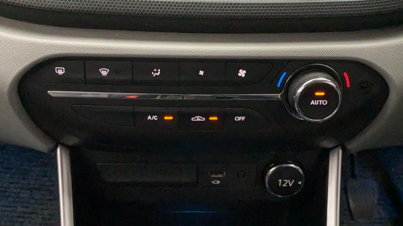 2020 Tata ALTROZ XZ PETROL, Petrol, Manual, 40,234 km, Automatic Climate Control