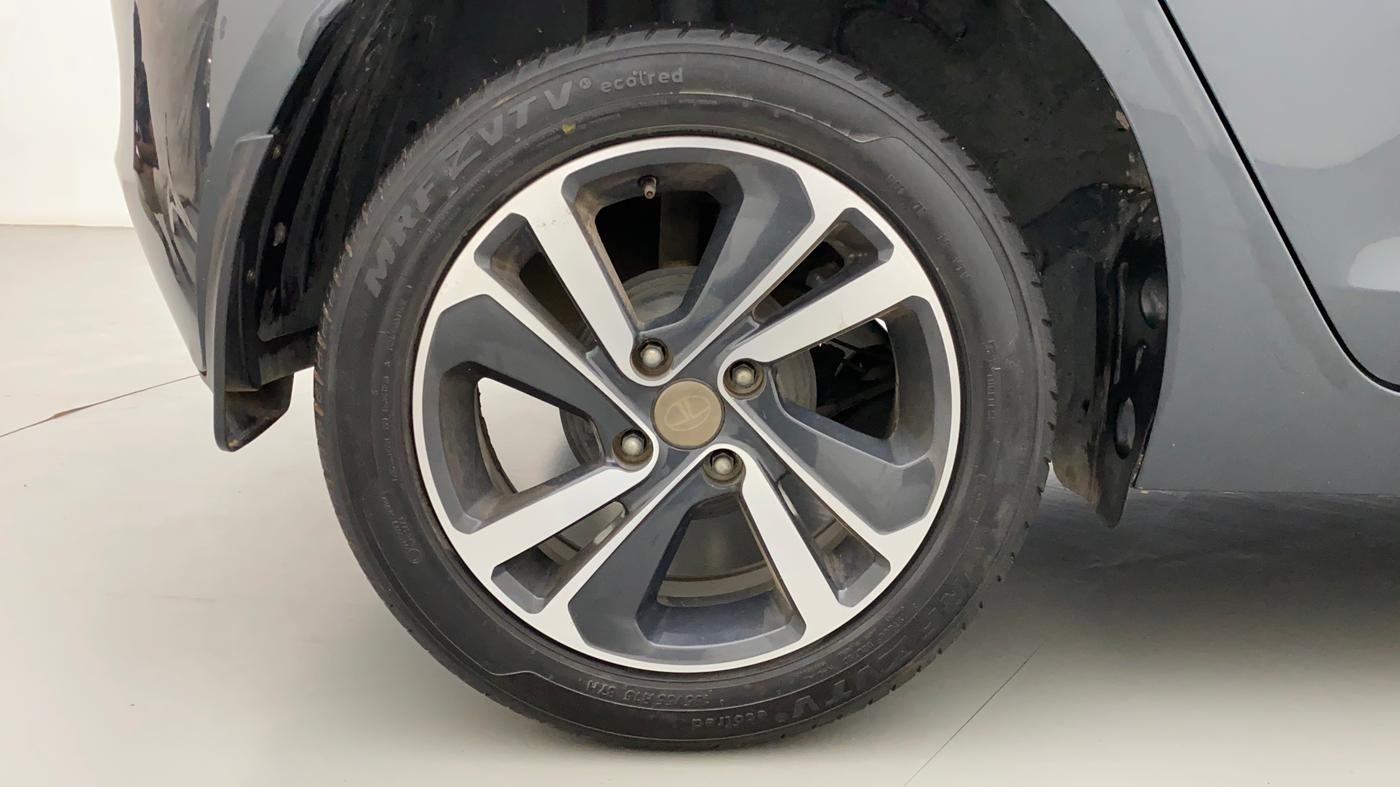 2020 Tata ALTROZ XZ PETROL, Petrol, Manual, 40,234 km, Right Rear Wheel