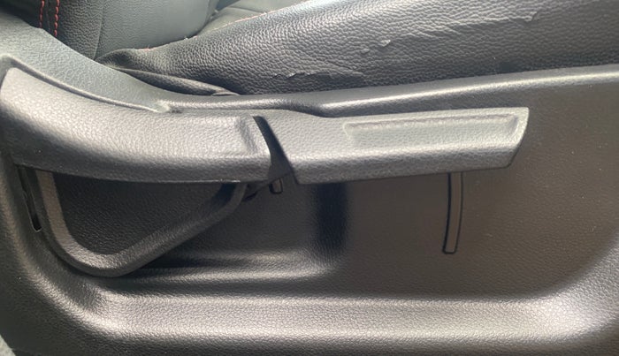 2021 KIA SONET HTX 1.5, Diesel, Manual, 98,661 km, Driver Side Adjustment Panel