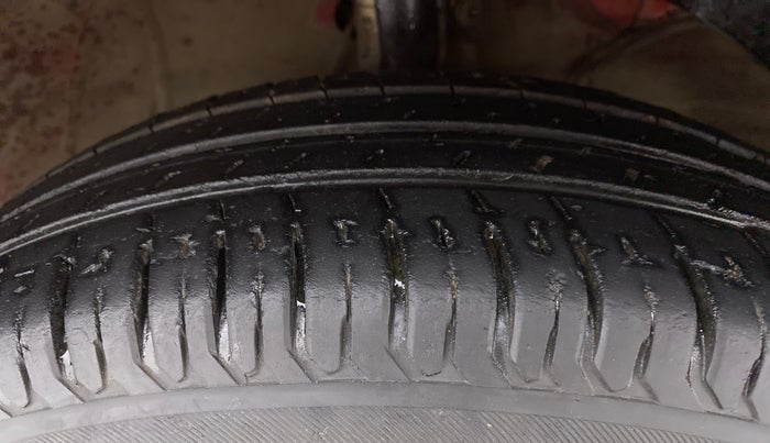 2019 Maruti Swift VXI D, Petrol, Manual, 48,359 km, Right Front Tyre Tread