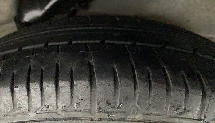 2016 Hyundai i10 SPORTZ 1.1, Petrol, Manual, 34,916 km, Left Rear Tyre Tread