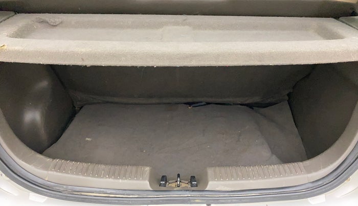 2016 Hyundai i10 SPORTZ 1.1, Petrol, Manual, 34,916 km, Boot Inside