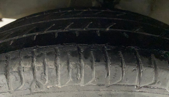 2016 Hyundai i10 SPORTZ 1.1, Petrol, Manual, 34,916 km, Left Front Tyre Tread