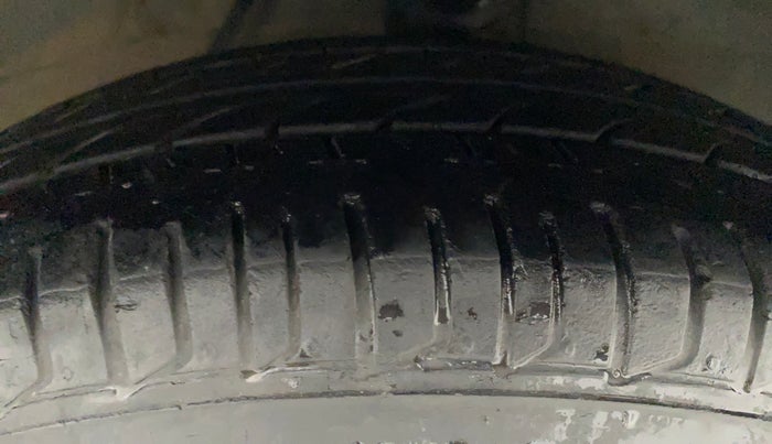 2016 Hyundai i10 SPORTZ 1.1, Petrol, Manual, 34,916 km, Right Front Tyre Tread