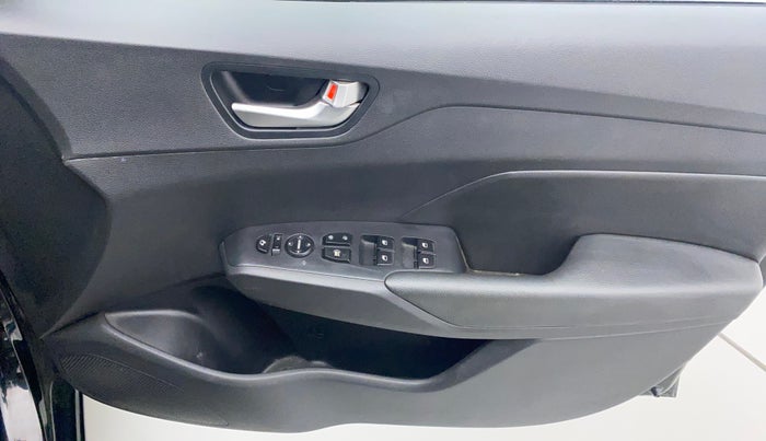 2020 Hyundai Verna SX (O) 1.0 TURBO DCT, Petrol, Automatic, 54,410 km, Driver Side Door Panels Control