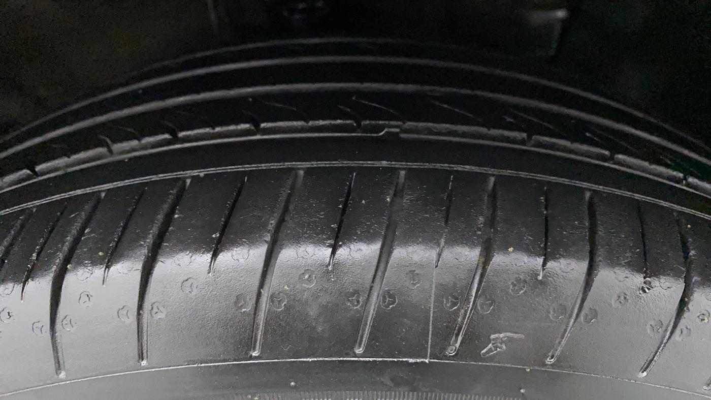 2020 Hyundai Verna SX (O) 1.0 TURBO DCT, Petrol, Automatic, 54,410 km, Right Front Tyre Tread