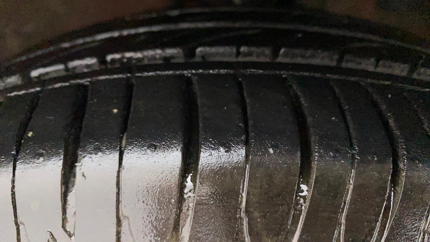 2010 Maruti Swift ZXI, Petrol, Manual, 77,733 km, Right Front Tyre Tread