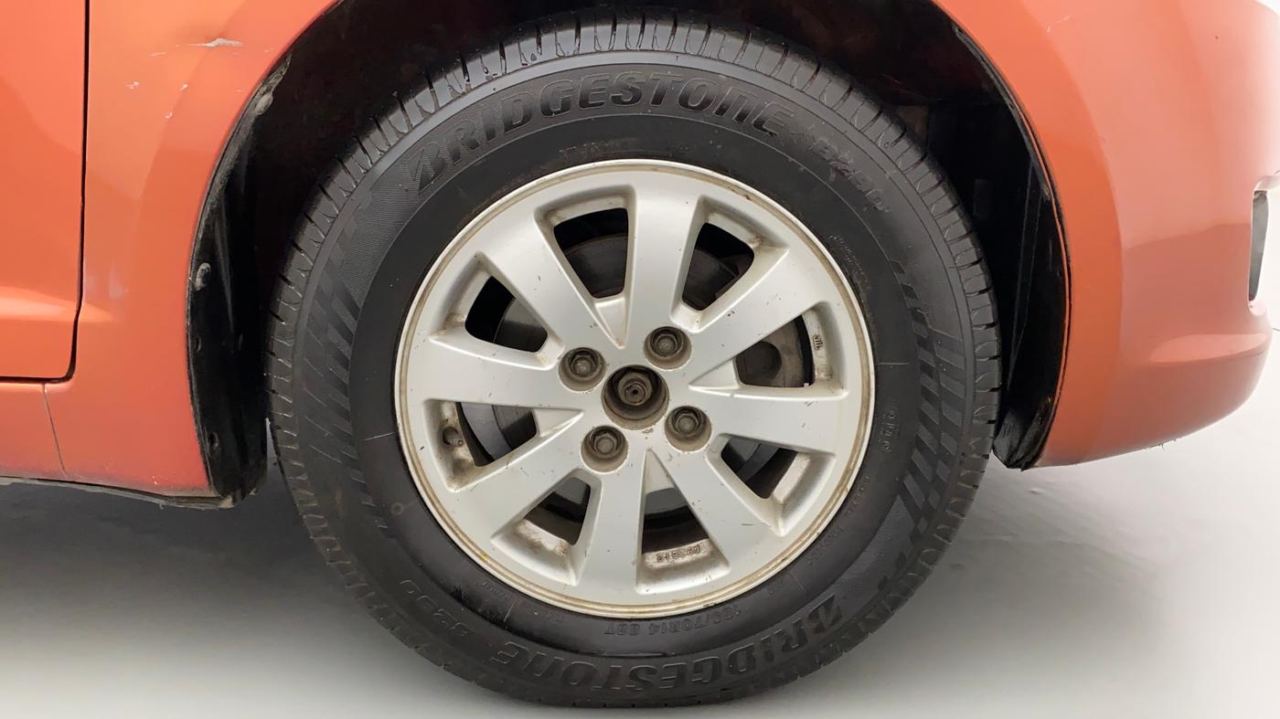 2010 Maruti Swift ZXI, Petrol, Manual, 77,733 km, Right Front Wheel