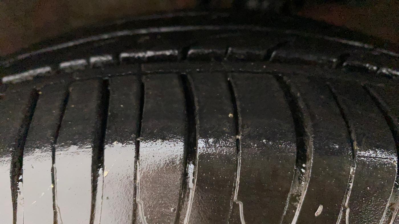 2010 Maruti Swift ZXI, Petrol, Manual, 77,733 km, Left Front Tyre Tread