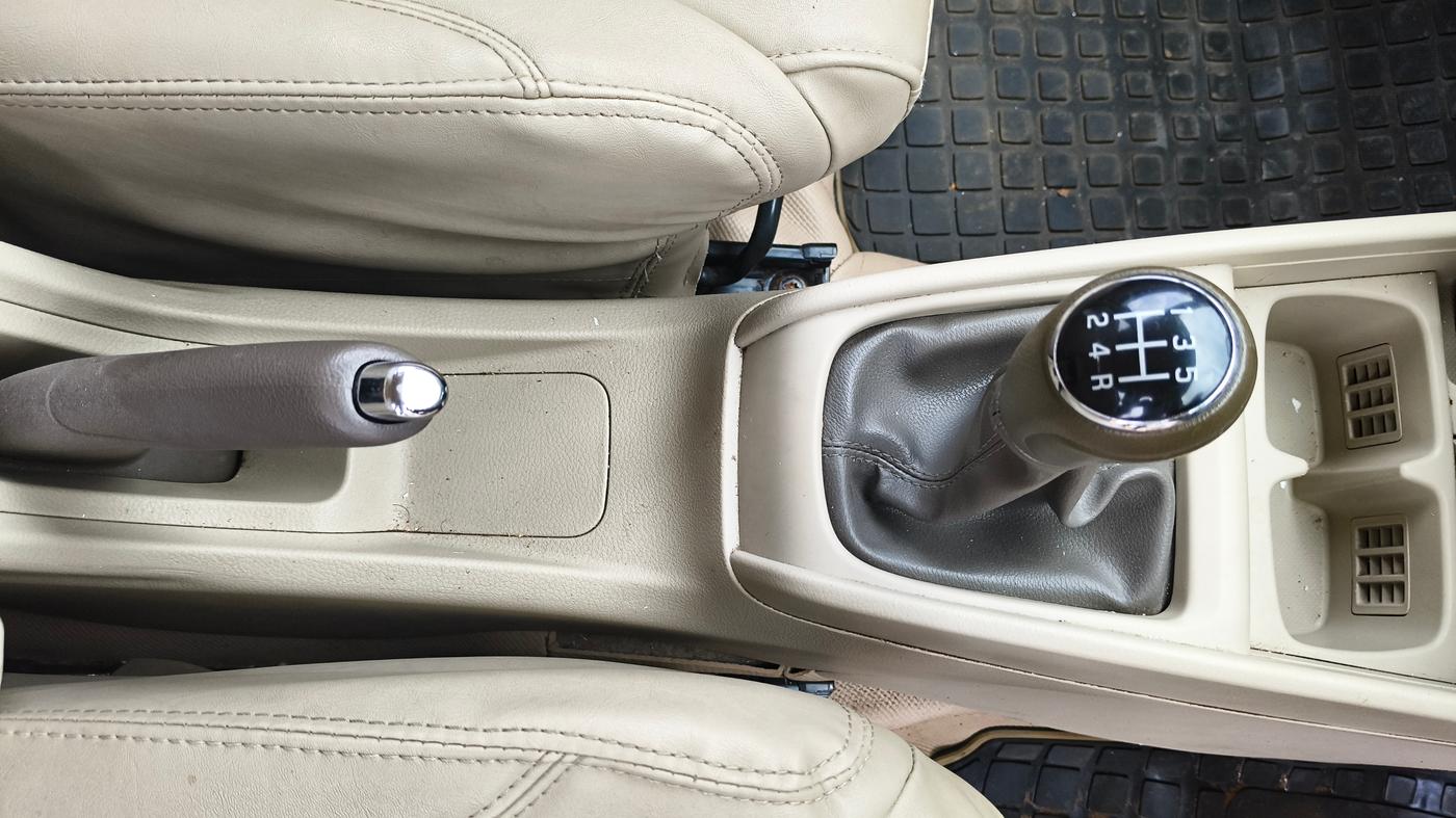 2019 Maruti Ertiga ZXI+ SHVS, Petrol, Manual, 87,404 km, Gear Lever