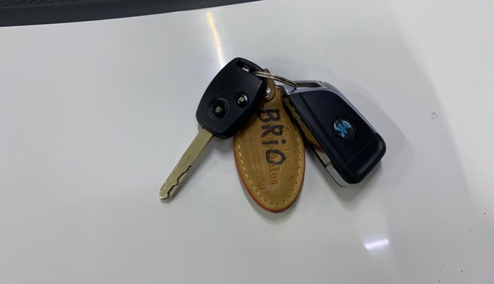 2015 Honda Brio VX MT, Petrol, Manual, 80,904 km, Key Close Up