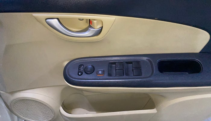 2015 Honda Brio VX MT, Petrol, Manual, 80,904 km, Driver Side Door Panels Control