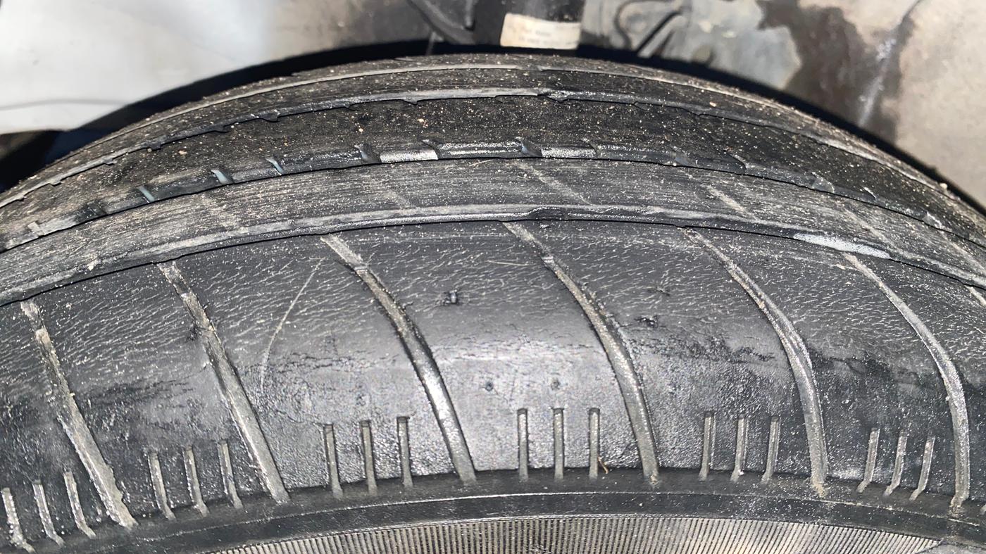 2015 Honda Brio VX MT, Petrol, Manual, 81,470 km, Left Front Tyre Tread