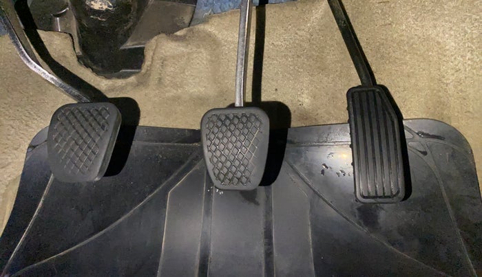 2015 Honda Brio VX MT, Petrol, Manual, 80,904 km, Pedals