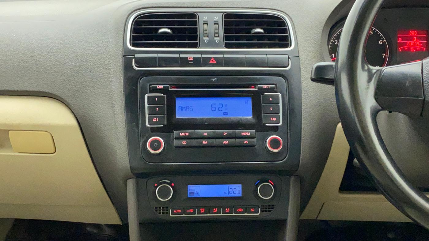 2011 Volkswagen Vento HIGHLINE 1.6 MPI, Petrol, Manual, 81,009 km, Air Conditioner