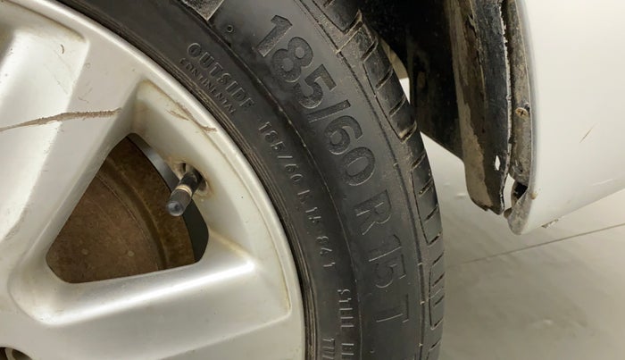 2011 Volkswagen Vento HIGHLINE 1.6 MPI, Petrol, Manual, 81,009 km, Left rear tyre - Tyre dimensions are different from each other