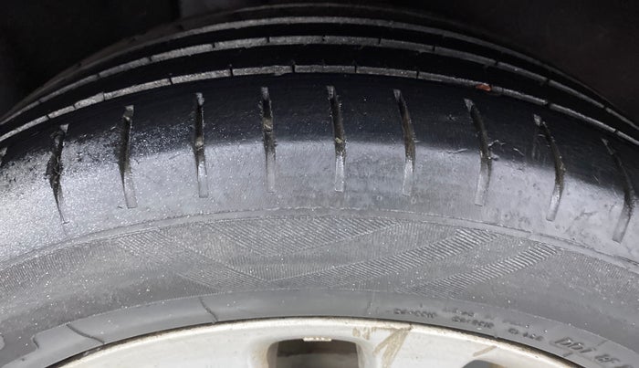 2015 Maruti Baleno ALPHA 1.2 K12, Petrol, Manual, 65,898 km, Right Rear Tyre Tread