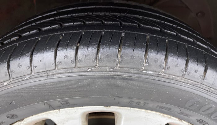 2015 Maruti Baleno ALPHA 1.2 K12, Petrol, Manual, 65,898 km, Right Front Tyre Tread