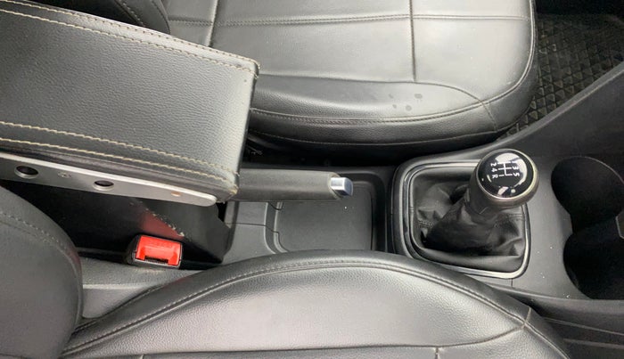 2018 Volkswagen Ameo COMFORTLINE 1.0L, Petrol, Manual, 74,402 km, Gear Lever