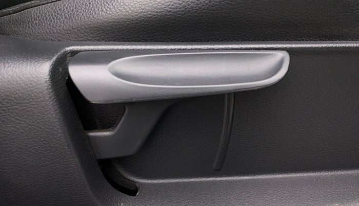 2018 Volkswagen Ameo COMFORTLINE 1.0L, Petrol, Manual, 74,402 km, Driver Side Adjustment Panel