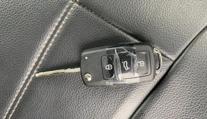 2018 Volkswagen Ameo COMFORTLINE 1.0L, Petrol, Manual, 74,402 km, Key Close Up