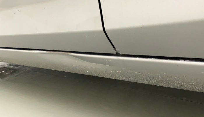 2016 Maruti Ciaz VXI (O), Petrol, Manual, 44,533 km, Left running board - Slightly dented