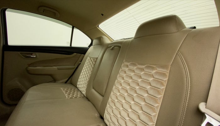2016 Maruti Ciaz VXI (O), Petrol, Manual, 44,533 km, Right Side Rear Door Cabin