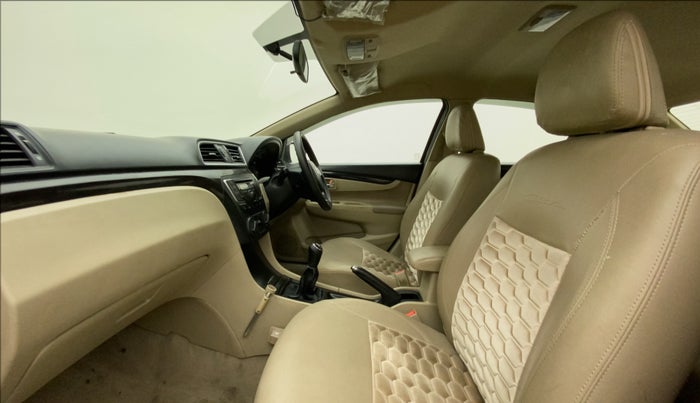 2016 Maruti Ciaz VXI (O), Petrol, Manual, 44,533 km, Right Side Front Door Cabin