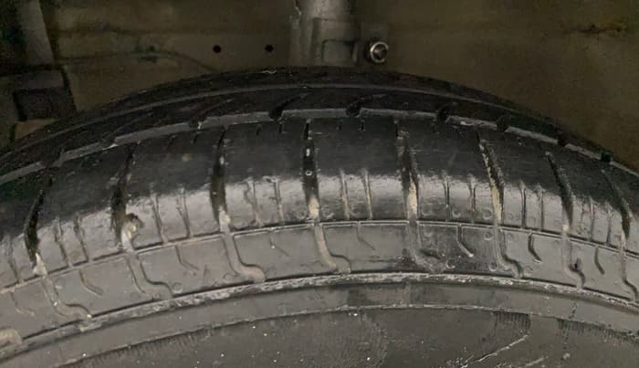 2017 Maruti Swift VXI O, Petrol, Manual, 65,920 km, Left Front Tyre Tread