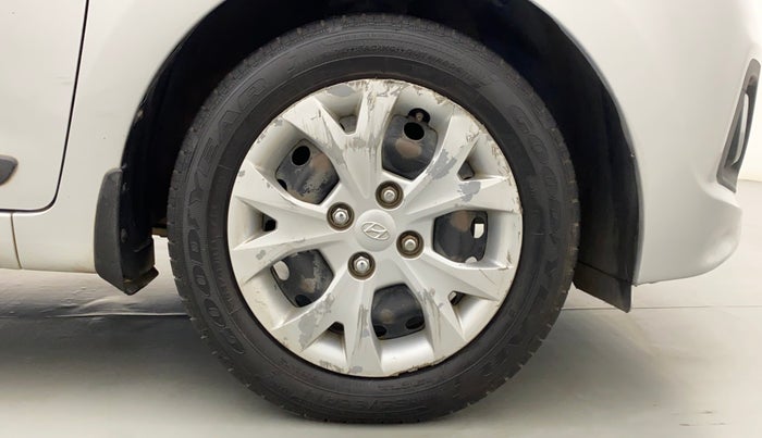 2015 Hyundai Grand i10 SPORTZ 1.2 KAPPA VTVT, Petrol, Manual, 1,15,129 km, Right Front Wheel