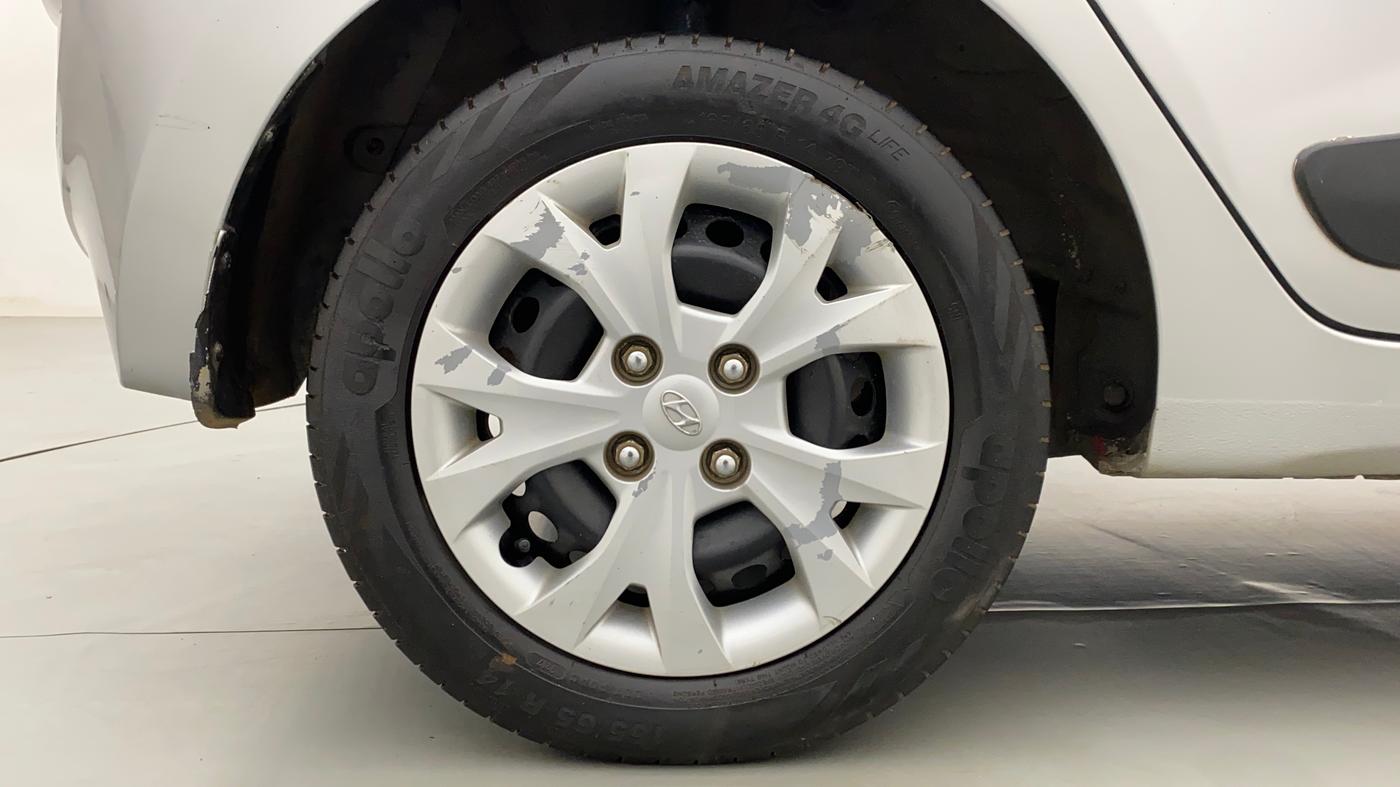 2015 Hyundai Grand i10 SPORTZ 1.2 KAPPA VTVT, Petrol, Manual, 1,15,129 km, Right Rear Wheel