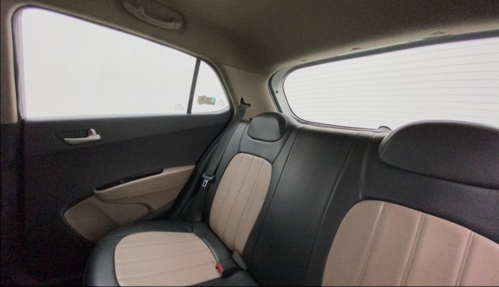 2015 Hyundai Grand i10 SPORTZ 1.2 KAPPA VTVT, Petrol, Manual, 1,15,129 km, Right Side Rear Door Cabin