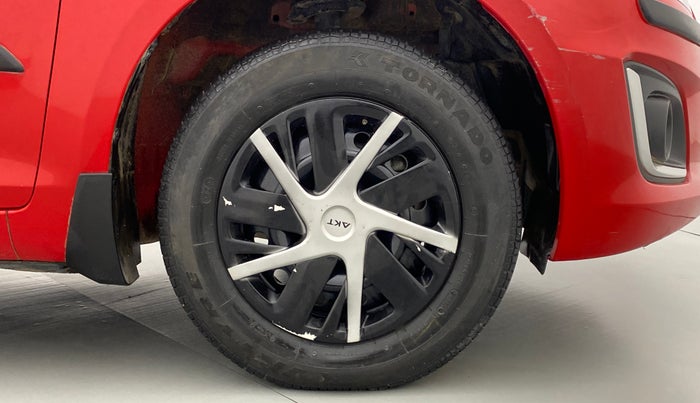 2017 Maruti Swift VXI OPT, Petrol, Manual, 29,154 km, Right Front Wheel