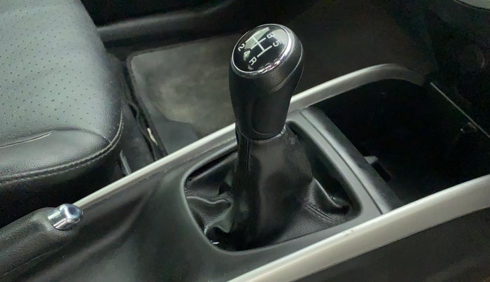 2016 Maruti Baleno ZETA PETROL 1.2, Petrol, Manual, 52,059 km, Gear lever - Boot cover slightly torn