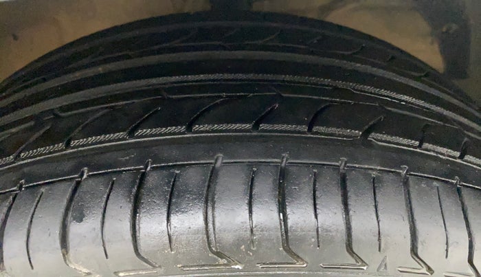 2016 Maruti Baleno ZETA PETROL 1.2, Petrol, Manual, 52,059 km, Right Front Tyre Tread