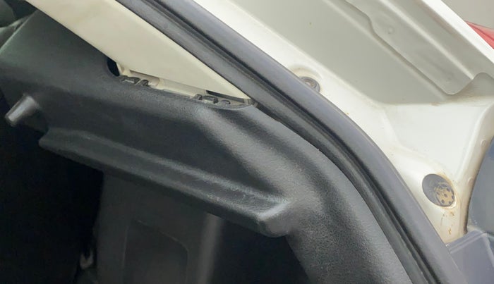 2016 Maruti Baleno ZETA PETROL 1.2, Petrol, Manual, 52,059 km, Dicky (Boot door) - Trim lock has minor damage