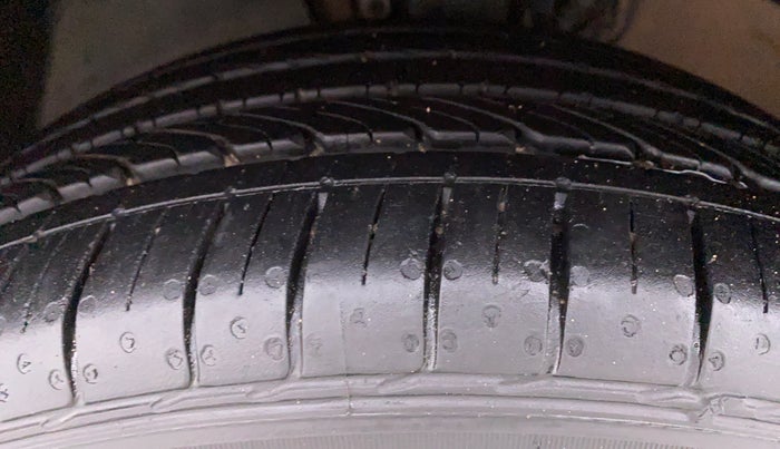 2021 Volkswagen Polo HIGHLINE PLUS 1.0 TSI AT, Petrol, Automatic, 6,018 km, Left Front Tyre Tread