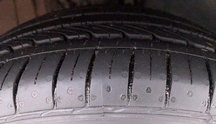 2021 Volkswagen Polo HIGHLINE PLUS 1.0 TSI AT, Petrol, Automatic, 6,018 km, Right Front Tyre Tread