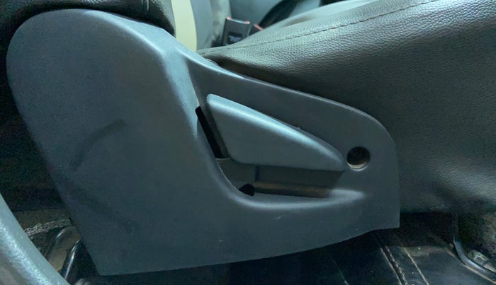 2018 Datsun Go Plus T, Petrol, Manual, 63,583 km, Driver Side Adjustment Panel