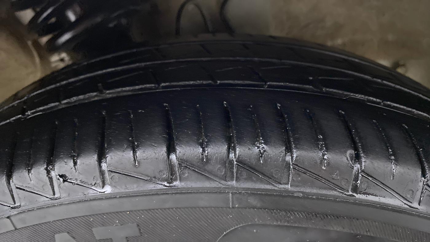 2021 Maruti Alto LXI CNG, CNG, Manual, 15,818 km, Right Front Tyre Tread